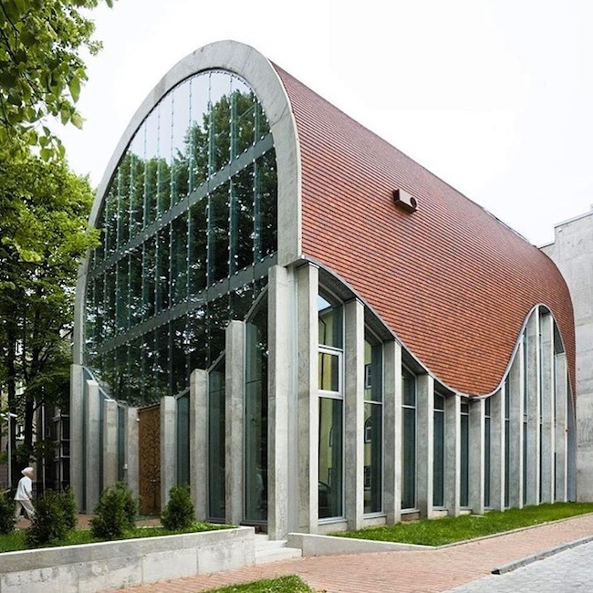 In a wonderful sign of Jewish life surviving in the Baltics, Tallinn built a new, robust & modest but beautiful Synagogue in 2007, designed by KOKO  https://miesarch.com/work/2031 