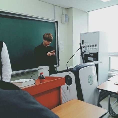 seeing him reporting in class would be sexy as hell