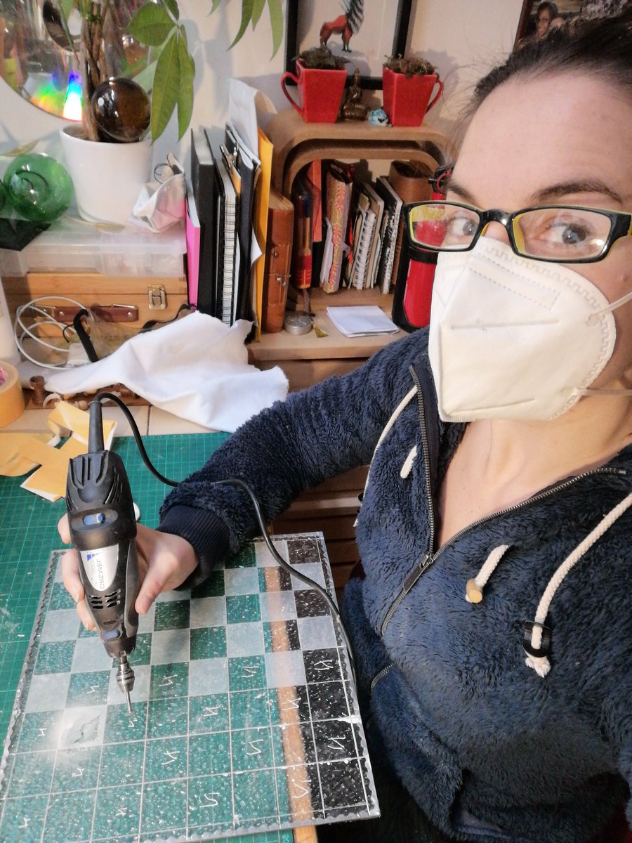 sillycat_glass's tweet photo. J'ai même réalisé le plateau car j'ai des notions en vitrail 😸
#vitrail #sillycatglassblower #créatriceLyon #jeuxdéchecunique #jeux #game #glassgame #jeuxdesociete #jeuxdéchecartisanal #artisanal #jeuxartisanal #faitmains #créatrice #croixrousse #diy #workshop #autoentrepreneur https://t.co/qzSj4rlUrM