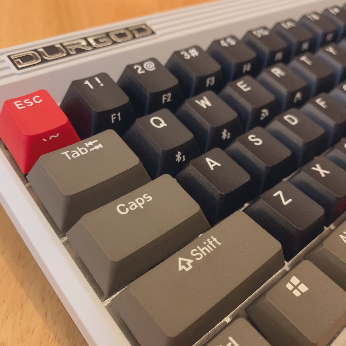 Stephen_Griffin's tweet photo. Four months of waiting, but it's finally here and is a thing of beauty. Oh, those clicks! #durgod #steam #mxblue #keyboard #fusion https://t.co/EMNFXpTog5