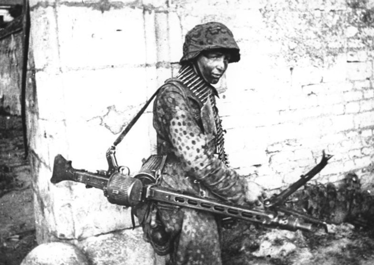 If we're going to talk SWW tactics then we must so some ground clearing.That means discussing the Bren v MG34/MG42.I know this leads to heated arguments on here.But I am now going to tell you what British Operational Researchers thought.1/