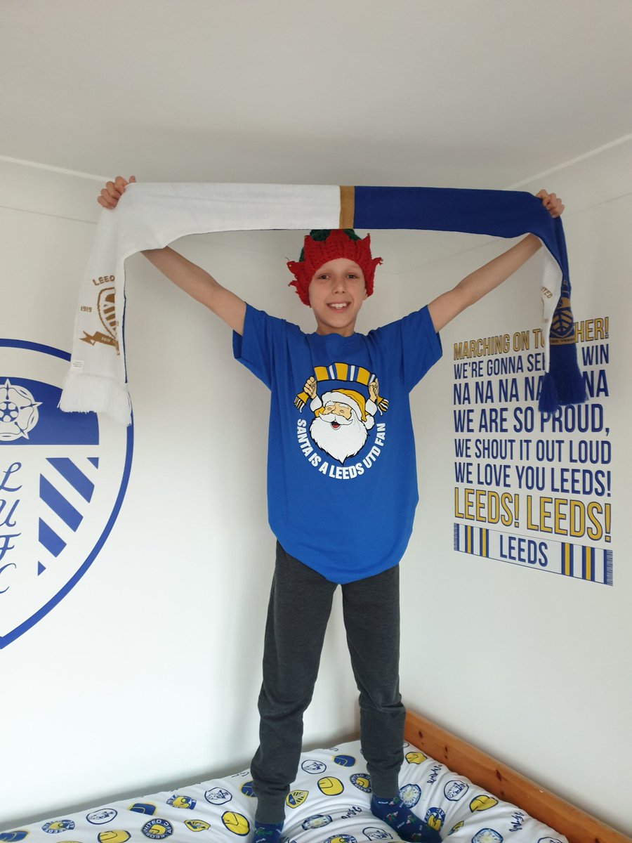 dave_penz's tweet photo. Santa is a Leeds fan.
Oliver P ready for the 
#LUFCChristmasParty https://t.co/GwlVSkMb21