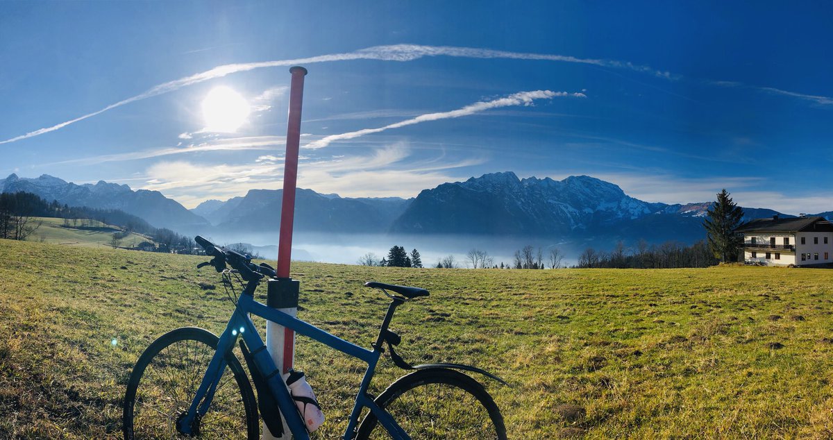 j_haudum's tweet photo. Glück ist zur Sonne zurückzulachen. ☀️
#thinkpositive #salzburg #auffi #cycling #radlfoahrn #littlethings https://t.co/Rgz96ijhx9