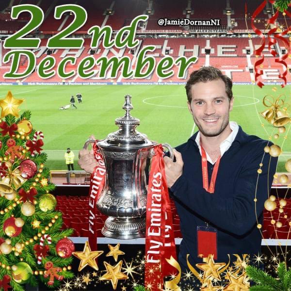 JamieDornanNI's tweet photo. Day 22 of #JDNI's Advent Calendar 2020, featuring career highlights of #JamieDornan... Jamie is a Manchester United fan &amp; judging by his beautiful smile, this match day at Old Trafford in Nov 2016 was a personal highlight for him! (They won!)
Interview: https://t.co/lVCMYNzJvd https://t.co/ppV4VW31Ke