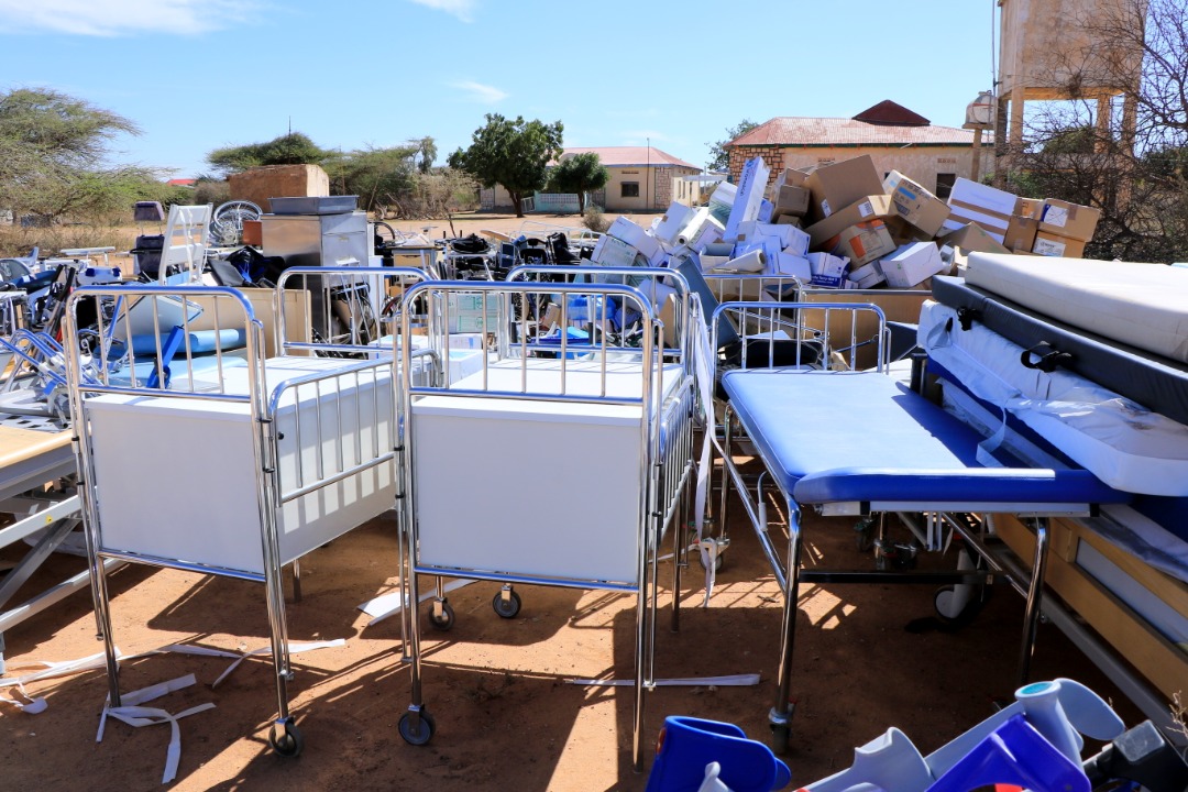 iom_somalia's tweet image. 🛥️ Finally here!

Thanks to a diaspora organization in Finland and in collaboration with IOM and HODECO over 900 medical items were donated this week to the Buroa, Ainabo hospitals and Oog MHC to strengthen the quality of services provided by the health facilities. 🩺 🏥