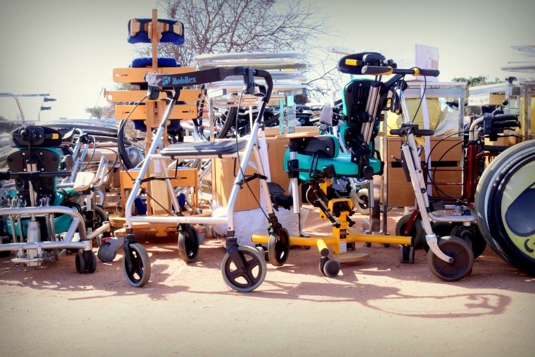 iom_somalia's tweet image. 🛥️ Finally here!

Thanks to a diaspora organization in Finland and in collaboration with IOM and HODECO over 900 medical items were donated this week to the Buroa, Ainabo hospitals and Oog MHC to strengthen the quality of services provided by the health facilities. 🩺 🏥