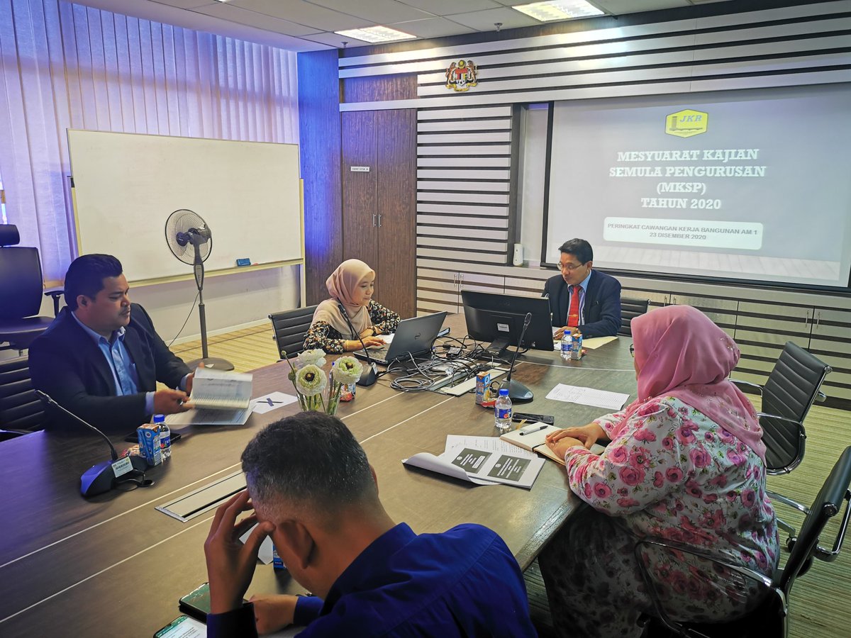 Mesyuarat Kajian Semula Pengurusan (MKSP) Cawangan Kerja Bangunan Am 1 Tahun 2020 yang dipengerusikan oleh YBhg. Datuk Ir Ruslan Bin Abdul Aziz, Pengarah Kanan @CKBA1 di Bilik Mesyuarat Berlian Tingkat 13A Menara PJD

<a href="/IrZulkefly/">Mohd Zulkefly S</a>
<a href="/RuslanAbdAziz/">Ir Ruslan Abdul Aziz</a>
<a href="/SrHarithYunos/">Sr Mohammad Harith Mohd Yunos</a>
<a href="/JKRMalaysia/">JKR Malaysia</a>