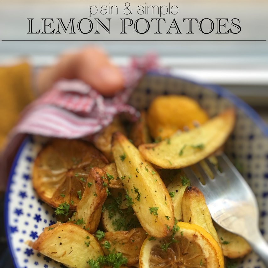 junedarville's tweet image. 🍋🍋🍋 𝐎𝐯𝐞𝐧 𝐑𝐨𝐚𝐬𝐭 𝐋𝐞𝐦𝐨𝐧 𝐏𝐨𝐭𝐚𝐭𝐨𝐞𝐬 - Give your oven roasted #Christmas #potatoes just that little extra kick by simply drizzling them with a little #lemon juice! 🍋🍋🍋
𝐑𝐞𝐜𝐢𝐩𝐞 &amp;gt;&amp;gt; junedarville.com/lemon-potatoes…
#belgianfoodie #belgianfoodblogger #antwerpfoodie