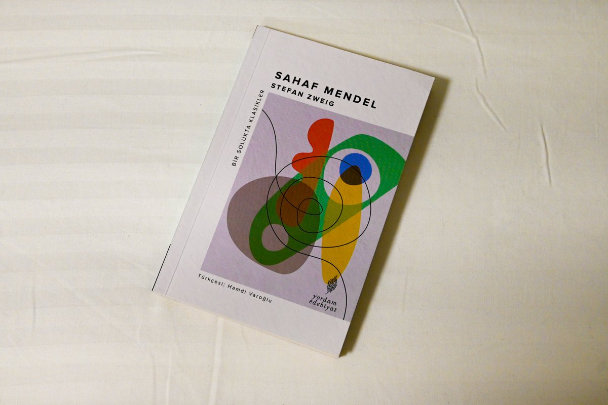 "Geçtiğimiz yollarda kalan son ayak izlerimiz, topuğumuzun yerden kalkmasıyla beraber rüzgarla sürülüp gidecek olduktan sonra yaşamanın ne anlamı vardı?"

-Stefan Zweig|Sahaf Mendel