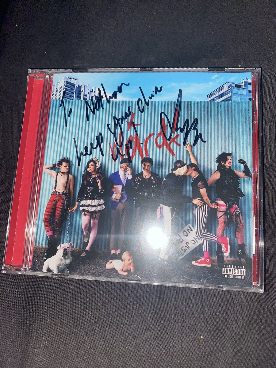 hellpower78's tweet image. Yay thank you @yungblud making this year that little bit better stay weird BHC 🖤🖤🖤