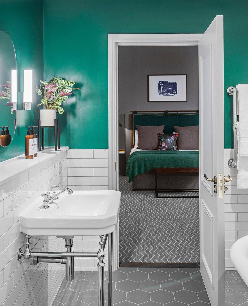 REFUGE CHRISTMAS COUNTDOWN // WIN 🎁⁣
⁣
It’s Christmas Eve-Eve and we have a very special prize today for you to enjoy in 2021.
⁣
✨ Win AN OVERNIGHT STAY FOR 2 WITH BREAKFAST 
• Like⁣
• Tag who you would bring in the comments⁣
• RT ⁣
⁣
#refugechristmascountdown