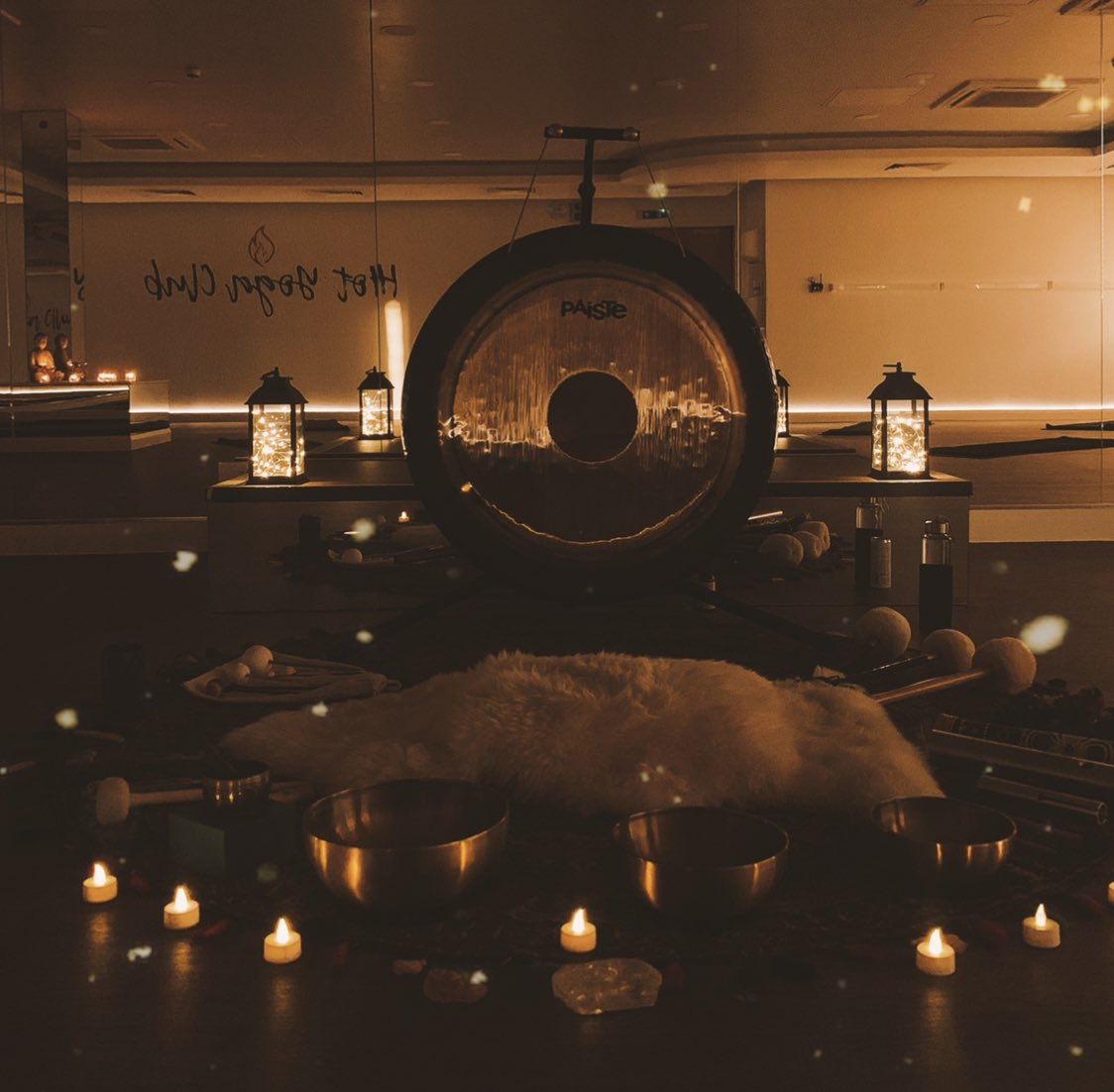 Gorgeous way of closing the year with a candlelit IO Project sound meditation at #hotyogaclubsurrey 🕯 Blissed out, cosy, festive heaven- so good for the soul. We’ll be back there in early Jan, 10.01.20. Our two back to back sessions have now sold out..
