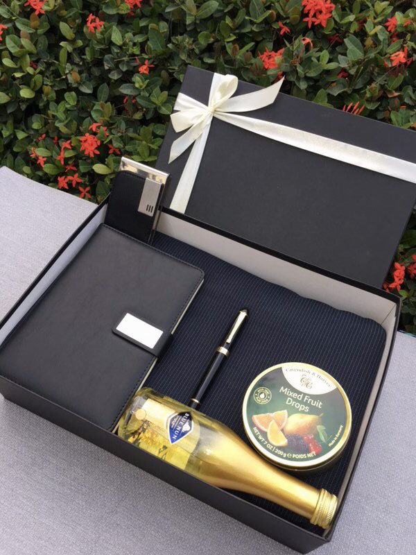 tobz_o's tweet image. Hello, we do😁. These are our male and female Christmas boxes. You can also check out our Instagram pages @tobisgiftboxes and @MetroHomme to see if you’d like anything. Thank you!