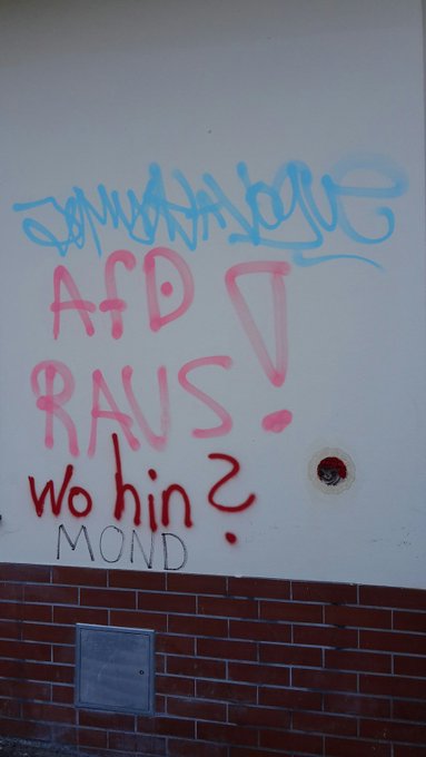 #Naive, #dumb and #stupid #GuteMenschen.😆 https://t.co/vYU6HZRN8u<a href="/tag/naive"class="tags">#Naive</a><a href="/tag/dumb"class="tags">#dumb</a><a href="/tag/stupid"class="tags">#stupid</a><a href="/tag/gutemenschen"class="tags">#GuteMenschen</a>