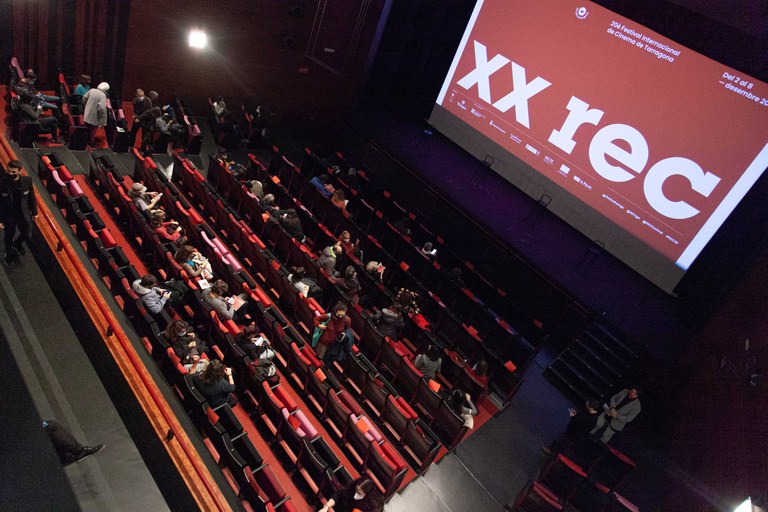 TGNcultura's tweet photo. 📽️ L'edició híbrida del Festival de Cinema de Tarragona, ha superat els 60.000 espectadors/es.

Enhorabona, @RECtgn! 👏👏👏

A més de les projeccions al #TeatreTGN, la programació s'ha pogut gaudir a la plataforma @FilminCAT i al @CaixaForum_CAT.

ℹ️ https://t.co/VRutZks4R5 https://t.co/1NvvXWBTsA