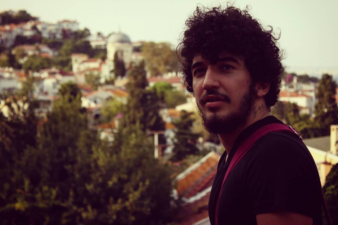 Uzun zaman oldu, seni görmeyeli
Zaman dolsa da unutmadım özlemeyi... #OnurcanÖzcanHırka