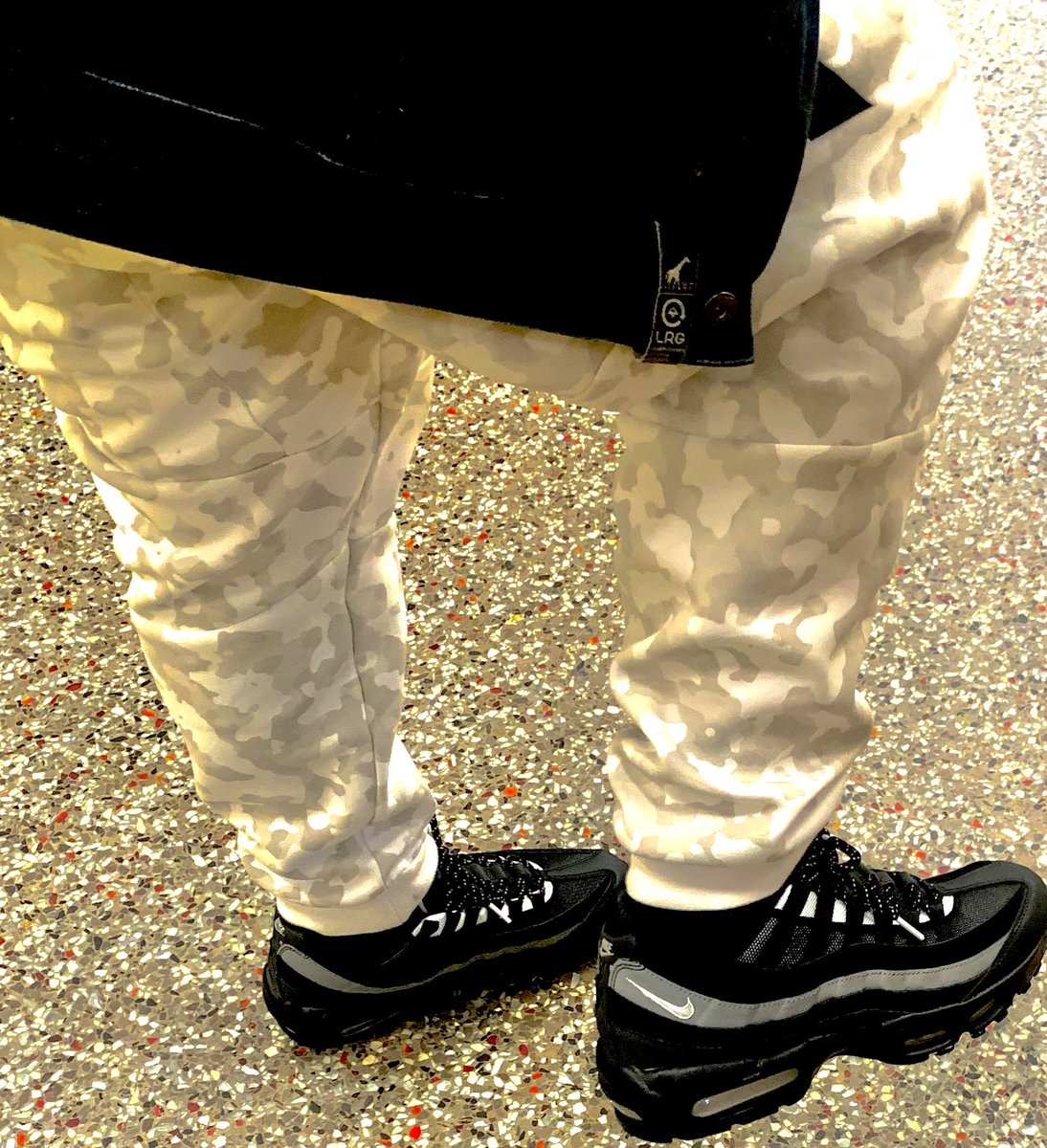 BigPhillySmallz's tweet photo. Feeling like BobbyBillionz! @bobbyfishscale  on my money mission, enjoying AirMax Season year round down here!   “He Hard” slapping, we fuck with you bruh, Talk that Florida Dboï  shît! And run that shit up https://t.co/LbiWmT565w