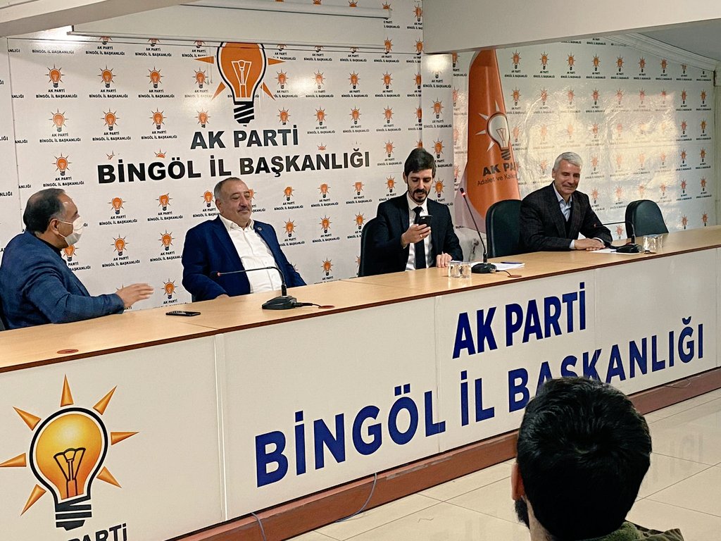 omerkatkay12's tweet photo. TBMM Plan ve Bütçe Komisyonu Başkanımız @_cevdetyilmaz,
Milletvekilimiz @FeyziBerdibek1, 
İl Başkanımız @hsaglar'ın,
Telekonferans yoluyla katılmış olduğu, İlk Yönetim Kurulu Toplantımızı Gerçekleştirdik. Hayırlara vesile olmasını Temenni Ederim. https://t.co/Eu40IufcN8