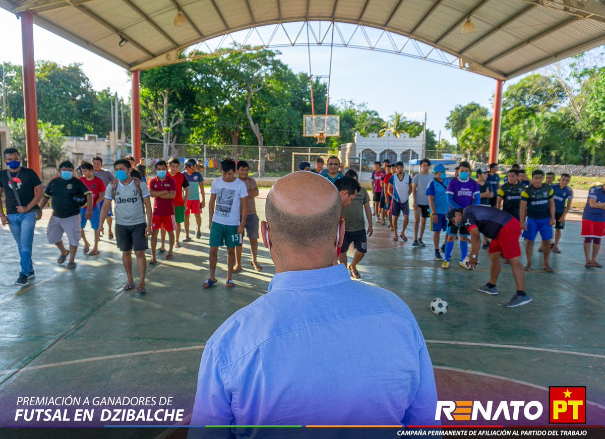 RenatoSalesmx's tweet photo. Buen juego con los equipos de Futsal en Dzitbalché, premiamos a todos por su participación; seguiremos impulsando a los jóvenes y el deporte.
Renato🤜🏻🤛🏻
@PT__Campeche
#Dzitbalché #RenatoSales #ConRenaTodos #CampechanoApoyaCampechano #CampañaEstatalDeAfiliación #PTCampeche https://t.co/0xQzcvfUh5