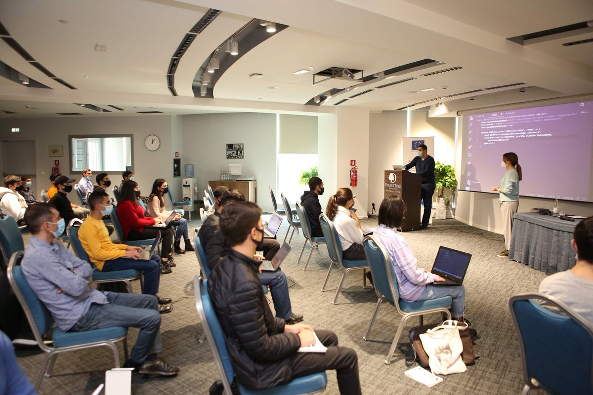 MICArmenia's tweet photo. Live coding session - new experience for college students, who need a lot of practice to master coding. @EU_Armenia supports state colleges in Yerevan and Vayots Dzor to prepare graduates, who meet market requirements through the workshops and training programs.  #EU4Education https://t.co/t8ocEbI1Jh