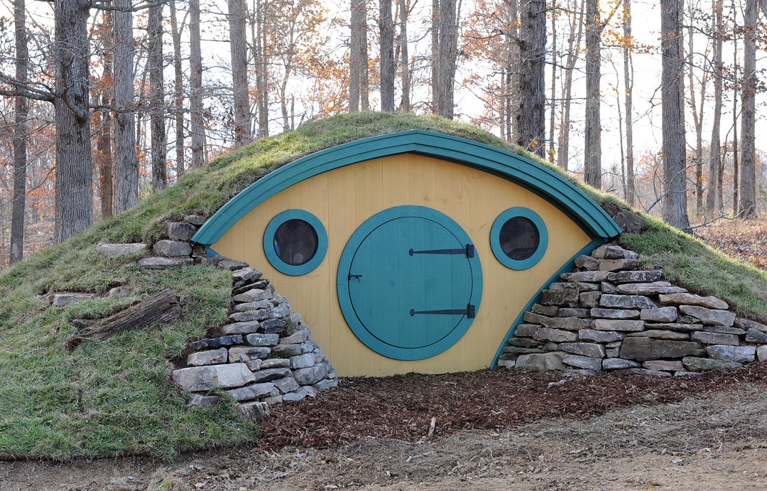 MiddleearthEnts's tweet photo. Many of us dream about having a piece of Hobbiton in our lives, @HobbitHoles makes that dream a reality! The family owned business creates unique, multipurpose Hobbit Holes that can be your very own! Check them out! https://t.co/zQ5SU36VPA. #25daysoftolkien https://t.co/2I9FbVAD3F