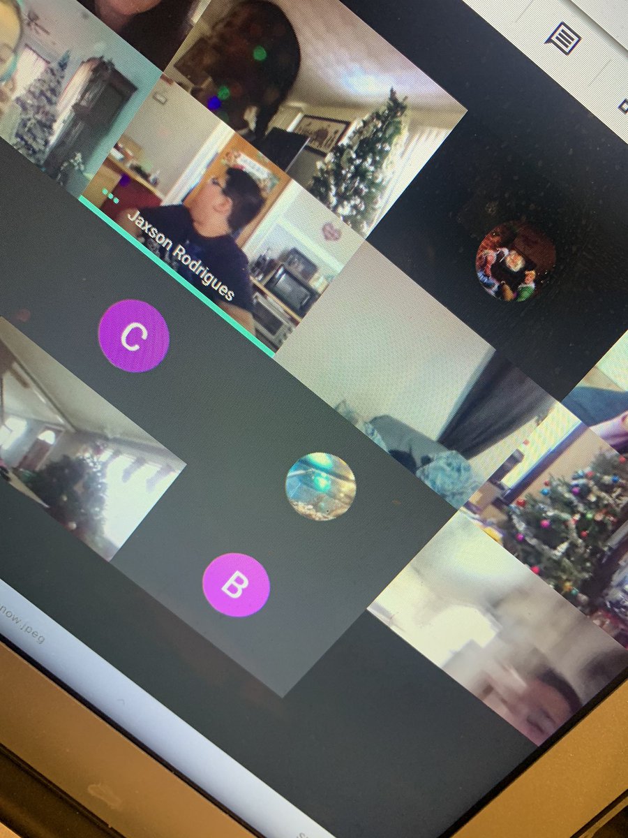 Shout out to <a href="/HennMrsVieira/">Rebekah Vieira</a> for sharing this fun morning meeting scavenger hunt! My students got so creative with what they found around their house! #HennesseyRising #DayBeforeBreak