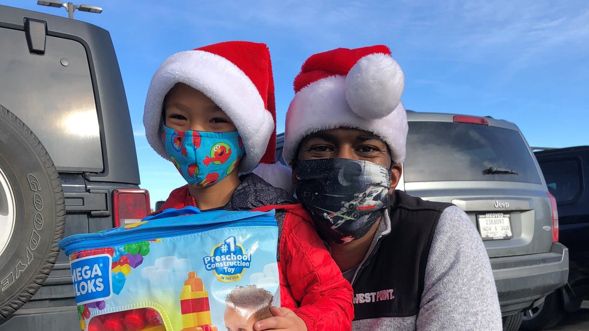 mercyhousing's tweet photo. Denver Councilman, @ChrisJHerndon is spreading holiday cheer with his son at #MercyHousing's Bluff Lake Apartments. His office sponsored several families this holiday season and his help is truly appreciated! Thank you for supporting your community! #caughtcaring #mercystrong https://t.co/n03jqCk0EB