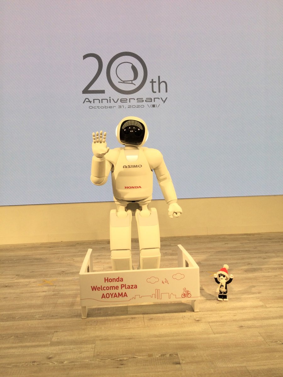 wodu_robot's tweet photo. ⑥次は Hondaウエルカムプラザ青山へ。ASIMO20周年記念プログラム、まだやっていました！＼（■）／ｗ
ちょっと前に発表されたRopotも展示が！　まだ販売予定等は無いそうですが、ちっちゃいくてカワイイ！　見れて良かった＾＾
#ASIMO #Ropot #ロボホン #Hondaウエルカムプラザ青山 https://t.co/3w7fYNRjDb