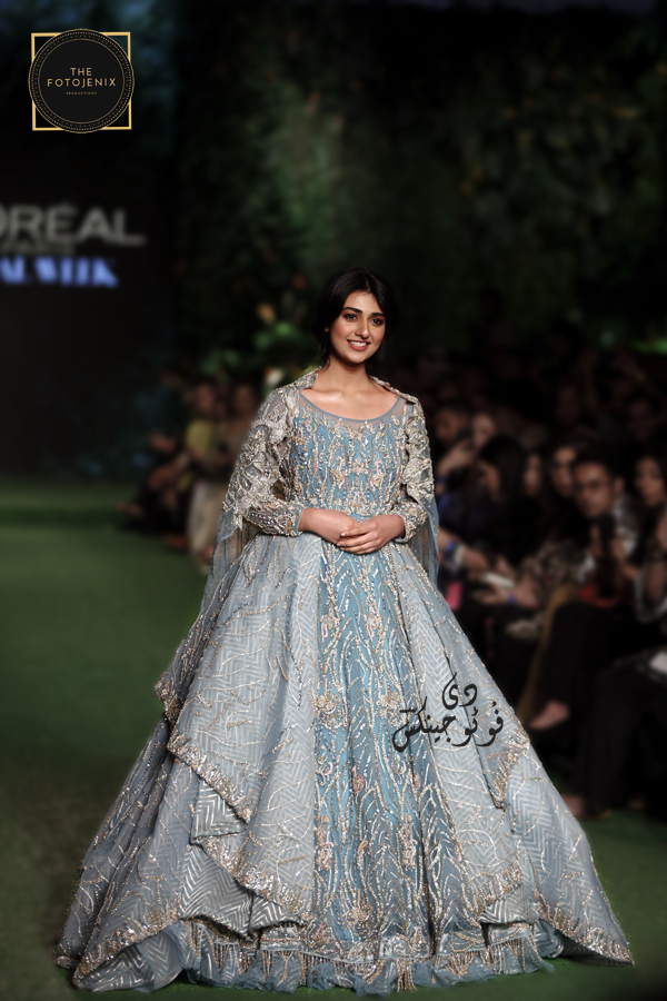 TFotojenix's tweet photo. gorgeous @SarahKhan showcasing Ahmad Sultan collection

#PFDC #PLBW19 #pfdclorealparisbridalweek #BridalCouture #Fashion #Lifestyle #Magazine #Style #Trends #BeautyMeetsFashion #cinematography #videography #fashionvideos #fashionphotography  #thefotojenix #sarahkhan https://t.co/2iaSvoB7qN