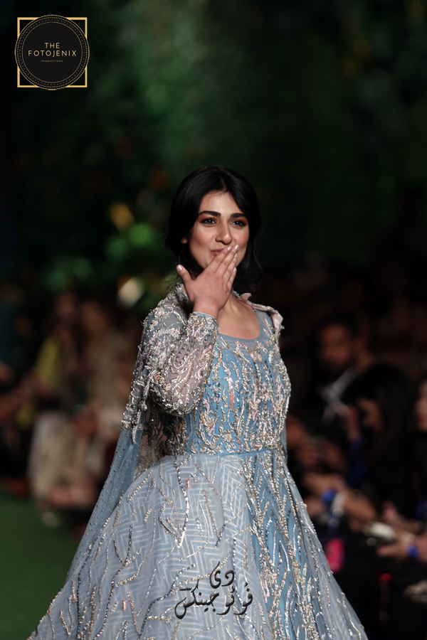 TFotojenix's tweet photo. gorgeous @SarahKhan showcasing Ahmad Sultan collection

#PFDC #PLBW19 #pfdclorealparisbridalweek #BridalCouture #Fashion #Lifestyle #Magazine #Style #Trends #BeautyMeetsFashion #cinematography #videography #fashionvideos #fashionphotography  #thefotojenix #sarahkhan https://t.co/2iaSvoB7qN