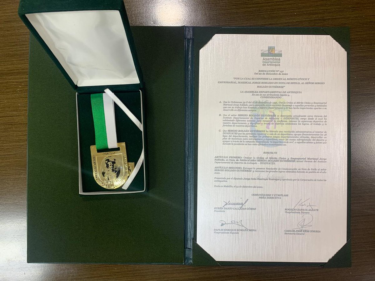anibalgaviria's tweet photo. 🏅 Celebramos el reconocimiento Orden al Mérito Cívico y Empresarial otorgado por la @asambleadeant a @SergioRoldanG y @IndeportesAnt, que se suma a la reciente distinción de @acordantioquia. GRACIAS a todo el equipo por servir con alegría y pasión al deporte antioqueño 👏 https://t.co/01Et0z5lq6