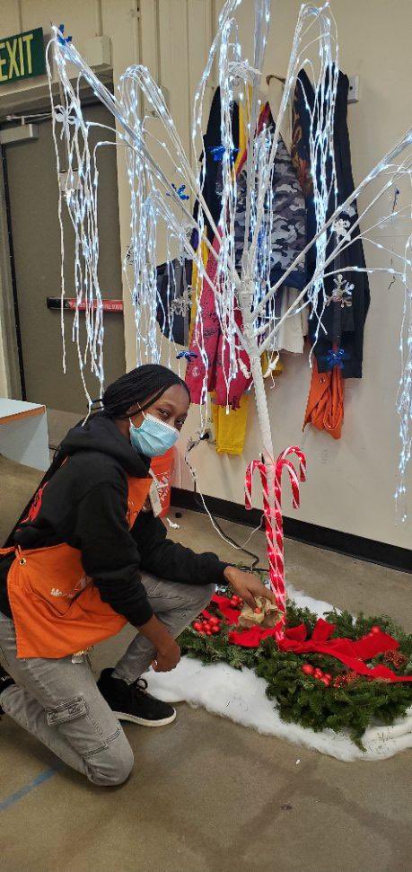 Happy Holidays from us to you! ⁦@DannoDepot⁩ ⁦<a href="/dennison_bryan/">Bryan Dennison</a>⁩ ⁦<a href="/PaulDeveno/">Paul Deveno</a>⁩ ⁦<a href="/okello163/">O'kello</a>⁩ ⁦<a href="/Lena_0623/">Lena ASM @4114</a>⁩ ⁦<a href="/chrissy_m78/">Chrissy ASM</a>⁩ #4114’sFinest