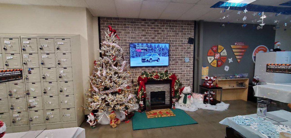 Merry Xmas from us to You, this is what 4114 loves to do!!! ⁦<a href="/dennison_bryan/">Bryan Dennison</a>⁩ ⁦<a href="/PaulDeveno/">Paul Deveno</a>⁩ ⁦<a href="/okello163/">O'kello</a>⁩ ⁦<a href="/Lena_0623/">Lena ASM @4114</a>⁩ ⁦<a href="/chrissy_m78/">Chrissy ASM</a>⁩ ⁦@DannoDepot⁩ #4114’sFinest