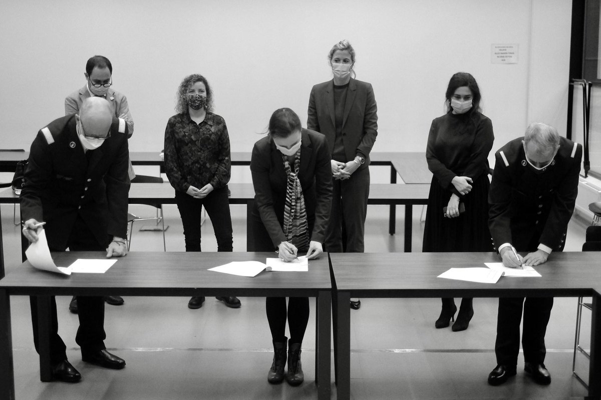 ParketOVL's tweet photo. Komst van minister van Justitie @VincentVQ , minister van Binnenlandse Zaken @AnneliesVl , Vlaams minister van Justitie en Handhaving @Zu_Demir en Staatssecretaris @SarahSchlitz voor de uitrol van het Zorgcentrum na Seksueel Geweld van het UZGent voor gans Oost-Vlaanderen. https://t.co/cQysithYpx