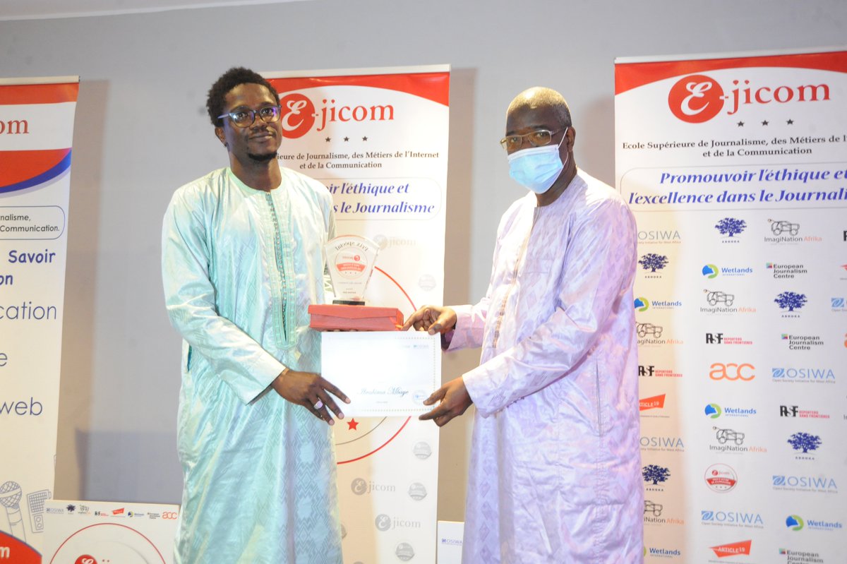 EEJmedias's tweet photo. #prixejicomdejournalisme @ejicomofficiel @OSIWA1 
Catégorie Droit des femmes parrainée par Osiwa : Ibrahima Mbaye (Niayes FM) https://t.co/nBQxH7FEAX