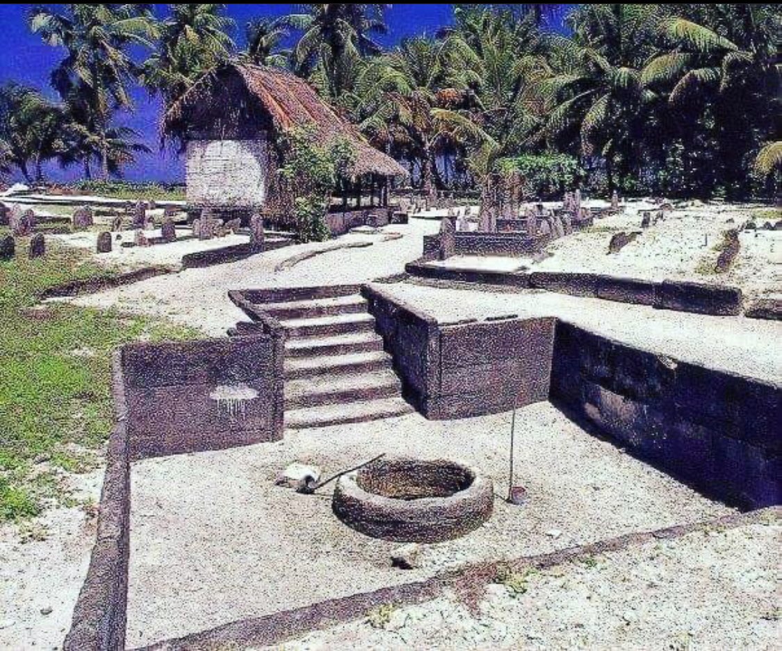 Kedeyre Miskiy

Kedeyre miskiy in Fuvahmulah was build by Ali adafi kaleygefaan in the year 1555.
#kedeyremiskiy #fuvahmulah #heritage #culture #localislandmaldives #explore #maldivesislands