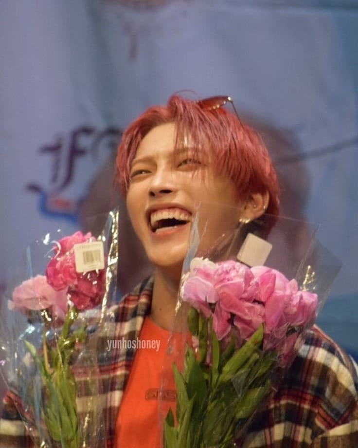 hongjoong's beautiful smile to make your day happy ; a thread ♡