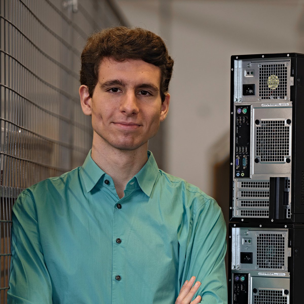 ufonds's tweet image. Hoe Georgios Andreadis, TU Delft Best Graduate 2020 op de Best Graduate Award Ceremony terugkijkt, of waarom zijn onderzoek m.b.t. datacenters de naam ontleende aan een vis hoor je in deze podcast! Luister de podcast hier: spoti.fi/3pj9whP #bestgraduate #tudelft #eemcs