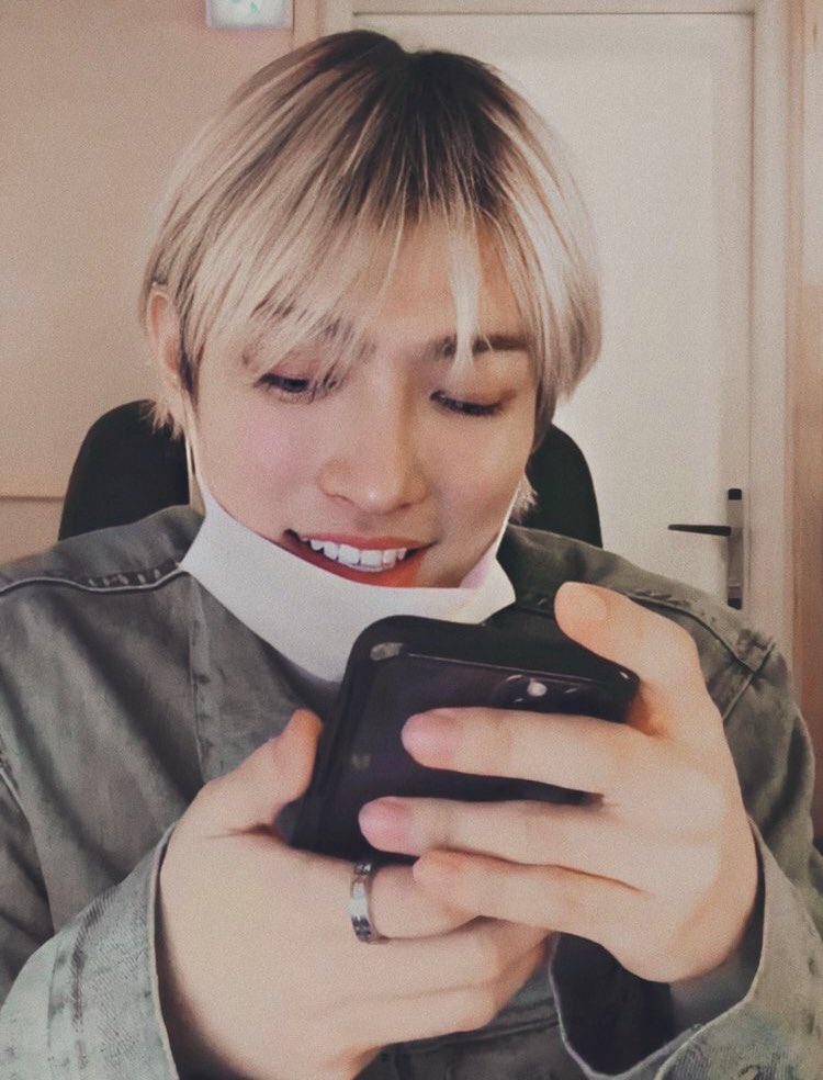 hongjoong's beautiful smile to make your day happy ; a thread ♡