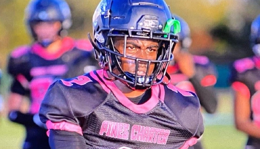 larryblustein's tweet photo. Pines Charter Making Strides On The Football Field. https://t.co/zI6aMtAzTi @Kwill3382 @Alex86799139 @JagsFootball20 @JagsFootball20 @Ygrichee  @MarcellusMasen @DylanByam @Jeremy_Jacobs10 @brich0404 @brich0404 @A1glizzy @SFHSSports @BCAA_Sports https://t.co/bO8sVBGapo
