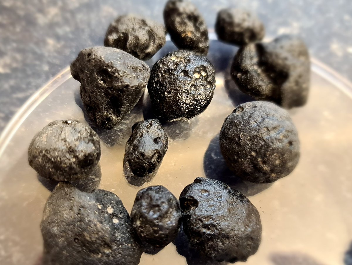 And these are very special. About 780,000 years ago the Earth got blasted by a broken up comet. The fireballs ejected Earth rocks right out of the atmosphere for them to rain down on the Philippines as these Tektikes. Earth rocks that went to space! How cool is that?! 