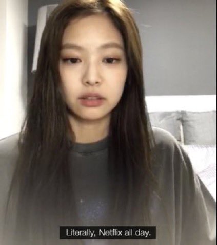 She was so jobless in 2017 that ppl called her “Netflix queen”. She had no solo TV appearance in 2016 or 2017, and her first duo show was 2 years after debut.