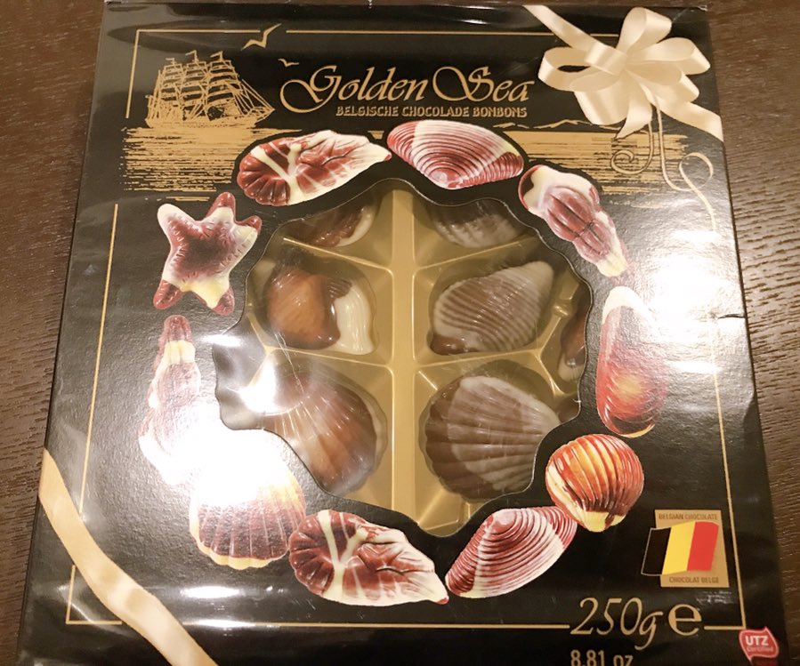信爺るしか よくお土産でもらうこのような貝殻のチョコ 普段あんまり見かけないんやけどまいばすけっとに売ってた 嬉しい めっっちゃ好き やっぱりベルギーのチョコ好きだな タツノオトシゴとかもあるよね T Co Dm4a8toqi5 Twitter