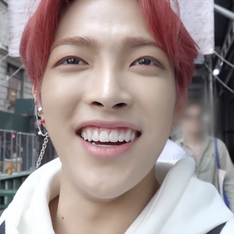 hongjoong's beautiful smile to make your day happy ; a thread ♡