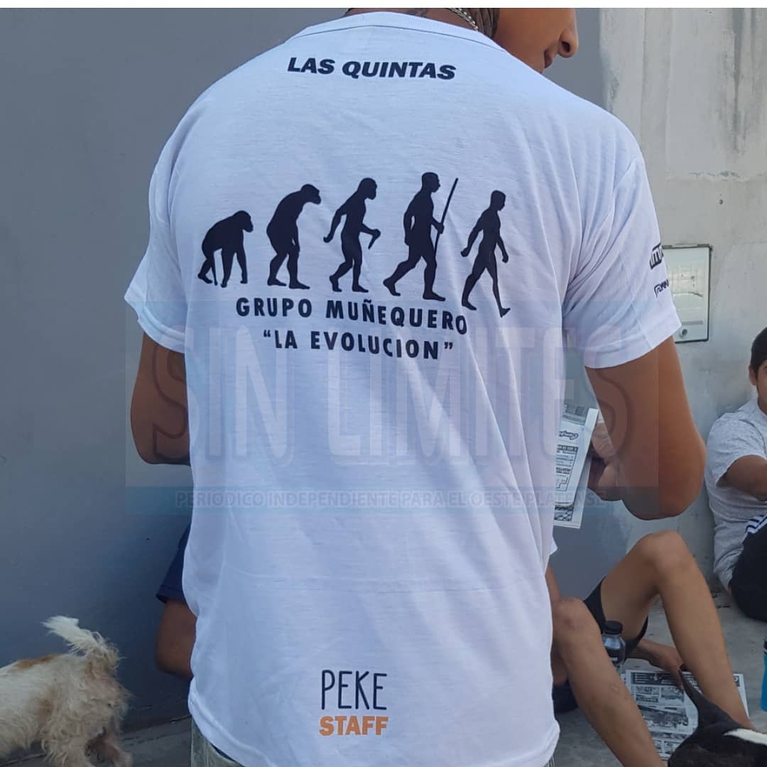 SinLimitesLP's tweet photo. #SanCarlos | Todo listo en el grupo muñequero #LaEvolución de 530 entre 138 y 139 que construyeron a #AmongUs para cerrar el año.
En ese sentido, respetando el DISPO, el miércoles 30 a las 21hs la batucada #Requebra estará poniendo un poco de ritmo a la noche.
@MunecosLaPlata https://t.co/4eUqSucBRm