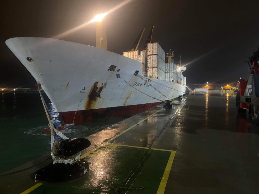 Hammond_Agency's tweet photo. Our regular visitor...We welcomed back the Italia Stream in @Port_of_Dover. #PODCL #stevedores #supplychain @Seatrade @Tesco @keelingsfruits #cfuk @FreshFromMack https://t.co/hXPN3xJrww