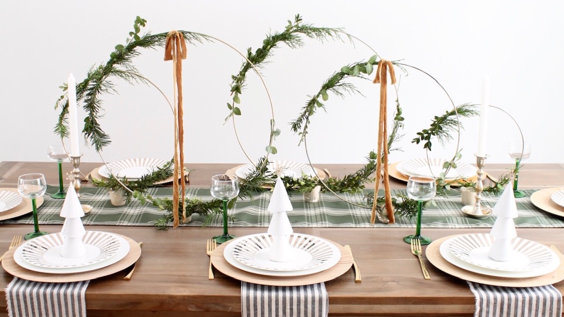 MinistryofDeco's tweet photo. Pocos pero buenos!! La decoración de la mesa, más importante que nunca: 4 ideas para tu Navidad minimalista https://t.co/cV4uOEaSe6 https://t.co/fla7LjPt7t