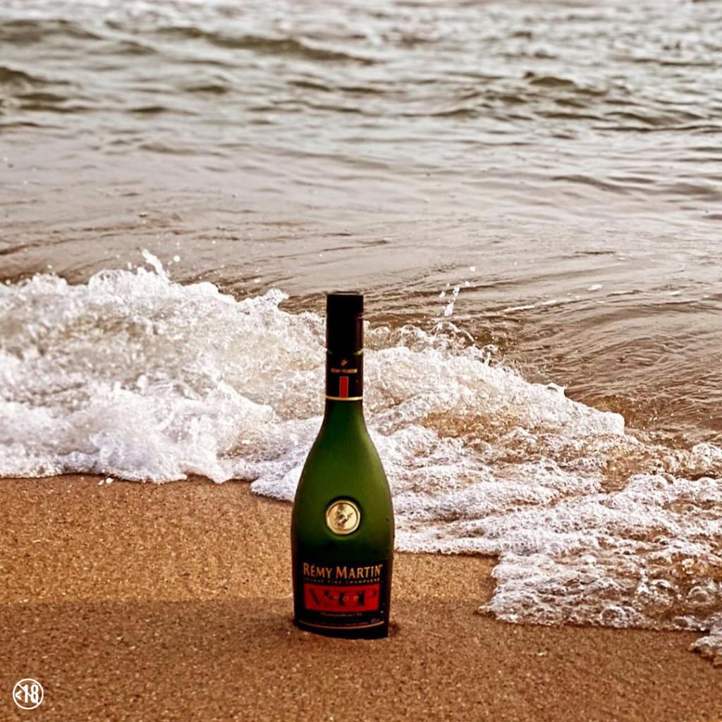 RemyMartinNG's tweet photo. The sun, the beach and excellent cognac. #RémyMartin

📸  @Dacheo https://t.co/ZVeMOWn9AP