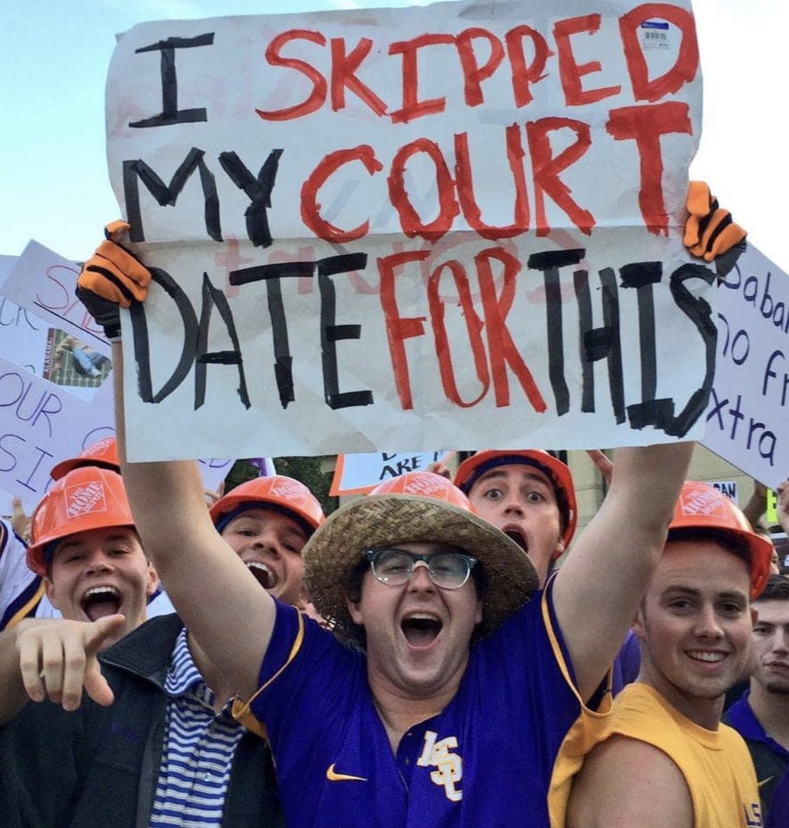 LOLCrowdSigns (@lolcrowd) on Twitter photo 