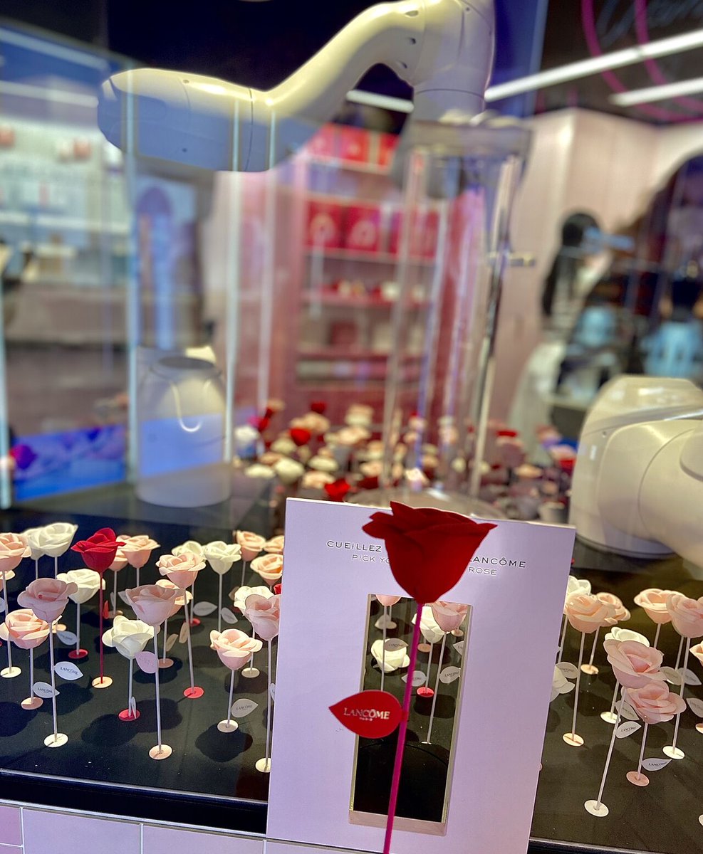 humarobotics's tweet image. [ IMAGES DU JOUR ] ✨Les #robots collaboratifs Doosan Robotics sont en action dans la nouvelle boutique @LancomeFR des Champs Elysées 👉 A voir si vous êtes de passage dans la capitale !
#doosanrobotics #cobotique #industrie40